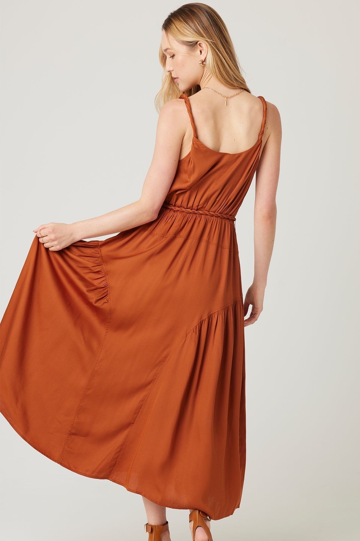 Aura Damen-Midikleid mit gedrehten Trägern und Seilgürtel